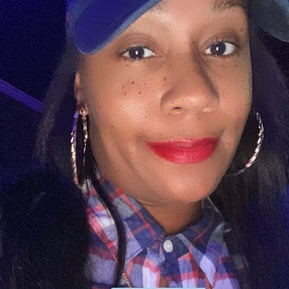 Profile Picture of Latoya Melvins (@lmelvins) on Poshmark