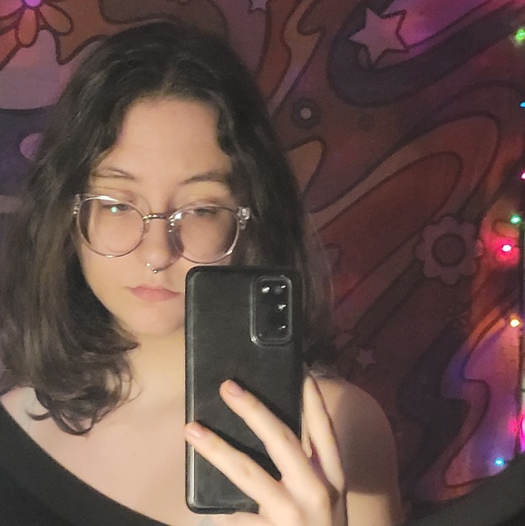 Profile Picture of Haley Schramm (@shrxm) on Poshmark