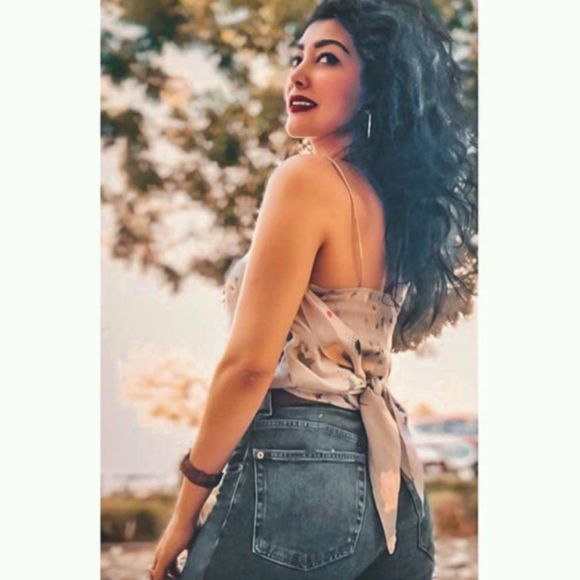 Profile Picture of Daliah Choucair (@daliahchoucair) on Poshmark