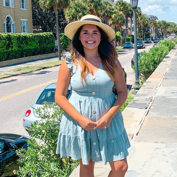 Profile Picture of Lauren Roeseler (@laurenaelizondo) on Poshmark