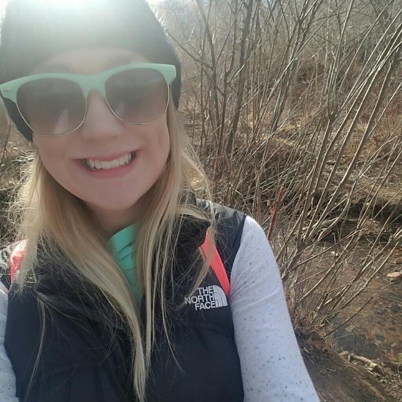 Alyssa Harang - Poshmark Profile Picture of Alyssa Harang (@alyssaharang) on Poshmark