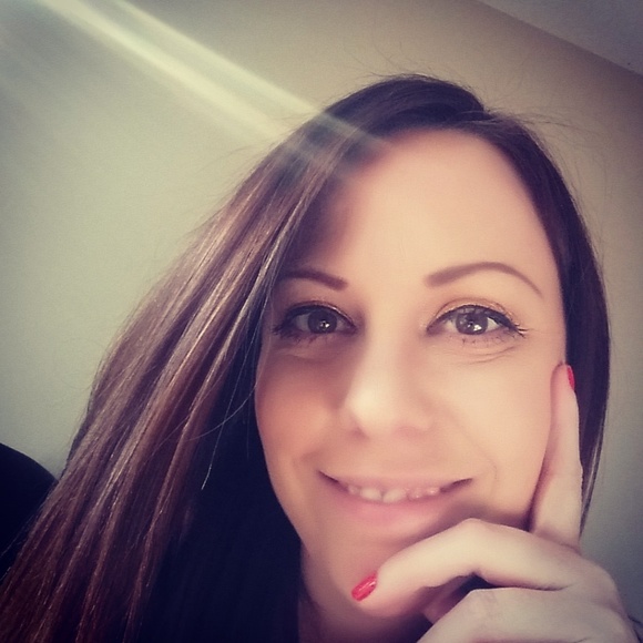 Profile Picture of Jennifer Rudolph (@jenniferlisa) on Poshmark
