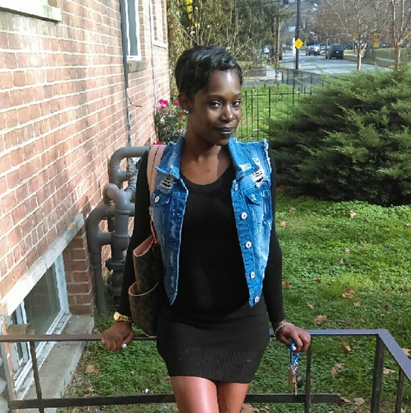 Profile Picture of Daymisha Lewis (@cocopuffs0515) on Poshmark