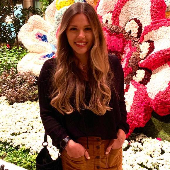 Lauren Kaskie - Poshmark Profile Picture of Lauren Kaskie (@laurenkaskie) on Poshmark