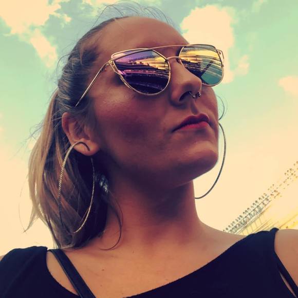 Profile Picture of Jill Miskinis (@jmiskinis) on Poshmark