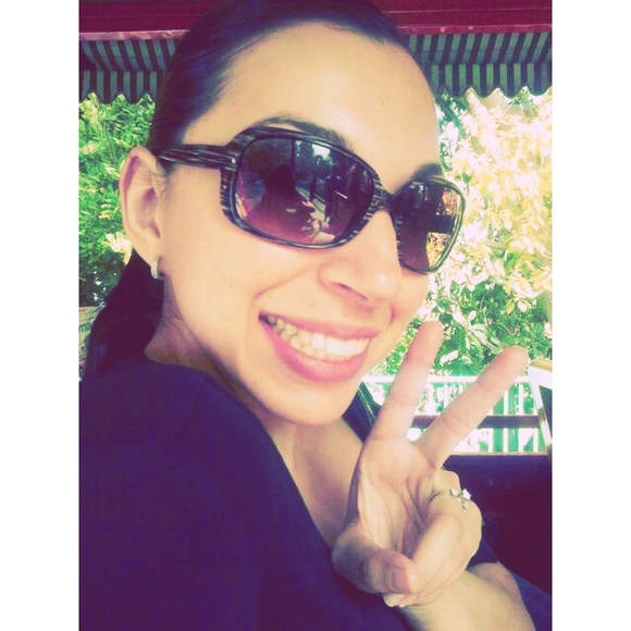 Profile Picture of Jeannette Thomas (@jnettet) on Poshmark