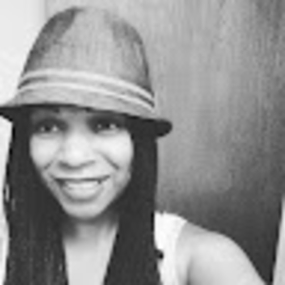 Profile Picture of Vickie Catledge (@vickiecatledge) on Poshmark
