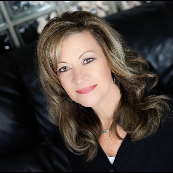 Profile Picture of Cindy Wilcox (@cindystewart) on Poshmark