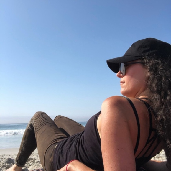 Profile Picture of Leah Diamond (@leahelisem) on Poshmark