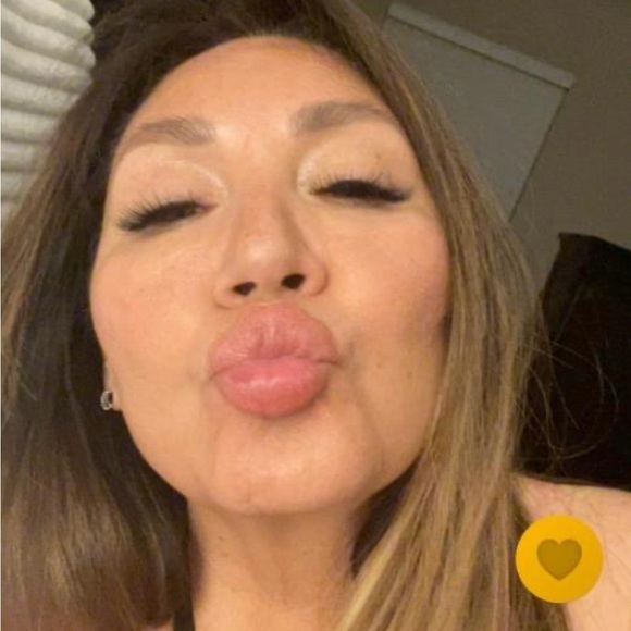 Profile Picture of Pamela Anaya (@pam_17) on Poshmark