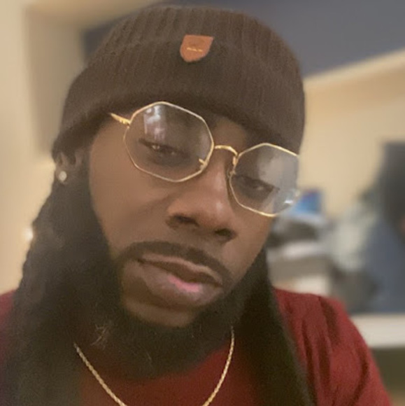 Profile Picture of Alexander Miller (@alexandermil913) on Poshmark