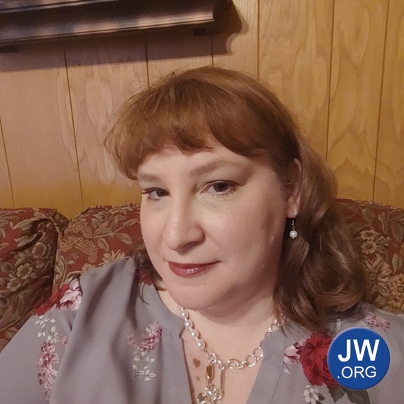 Profile Picture of Cheryl Lowe (@eeyorecheryl) on Poshmark