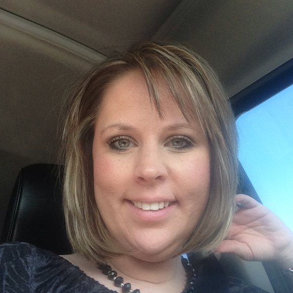 Profile Picture of Crystal Hubert (@crystalh82) on Poshmark