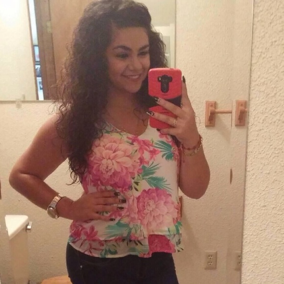 Profile Picture of Yesenia Hernandez (@yesenia_97) on Poshmark