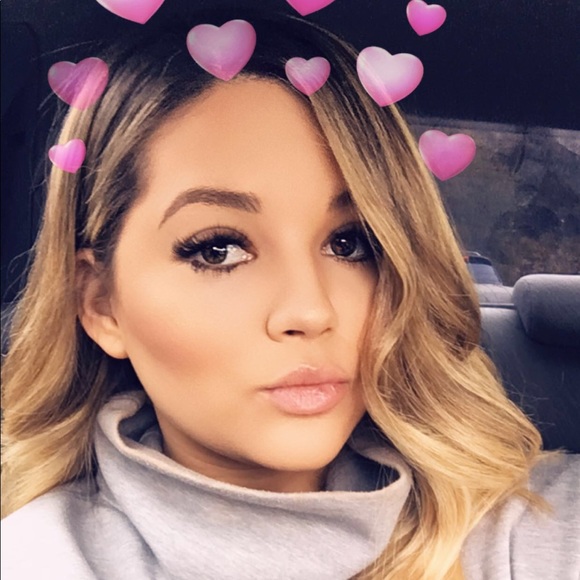 Profile Picture of Clara Buffham (@cbuffham) on Poshmark