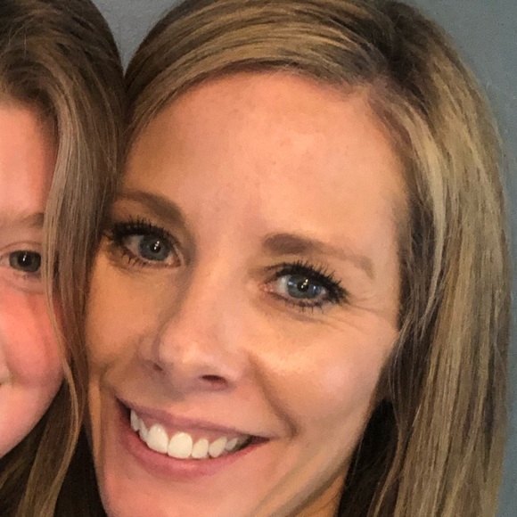 Profile Picture of Ann Ites (@annites) on Poshmark