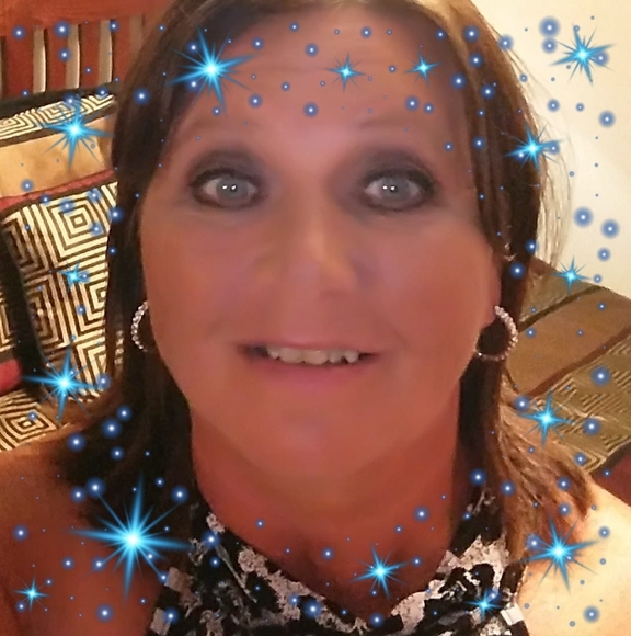 Profile Picture of Vicky Davidson (@vckedavidson) on Poshmark