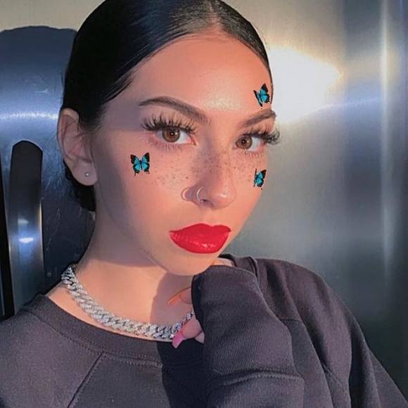 Profile Picture of Teagan Lachat (@teazilla) on Poshmark