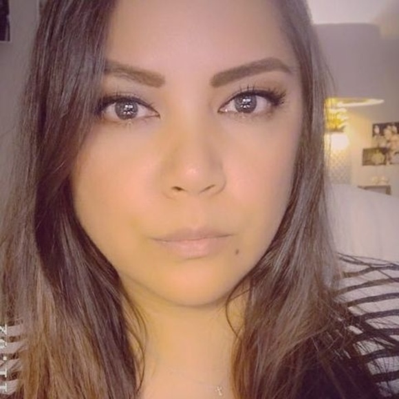 Profile Picture of Victoria Phillippi (@vphillippi) on Poshmark