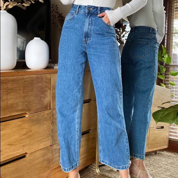 Profile Picture of Olivia Colman (@oliviacolman) on Poshmark