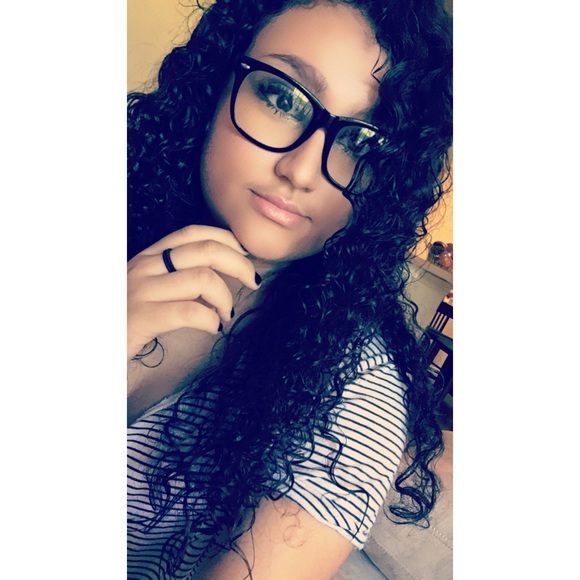 Profile Picture of Cesia Hernandez (@cesiahernandez) on Poshmark