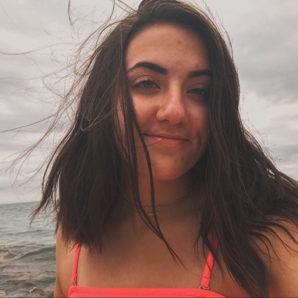 Profile Picture of Ashleigh Meskill (@ashleighm02) on Poshmark