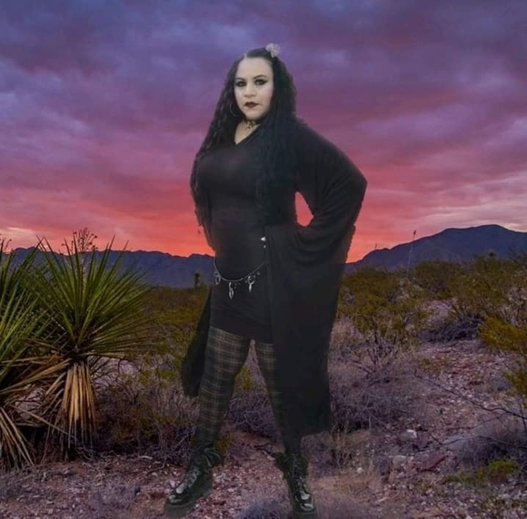 Profile Picture of Willow Willows (@willowwillows) on Poshmark