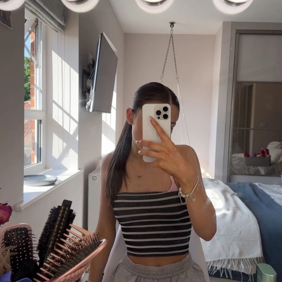 Profile Picture of Lori Swallows (@loriswallows) on Poshmark