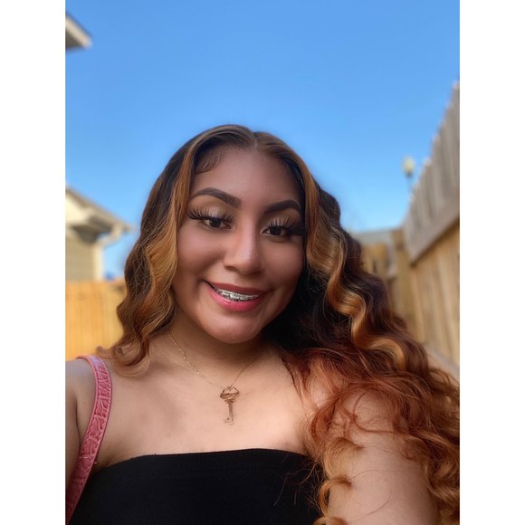 Profile Picture of Iraida Lopez (@iraida2401) on Poshmark