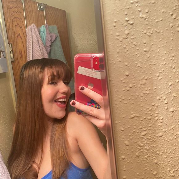 Profile Picture of Julia Shipe (@juliashipe) on Poshmark