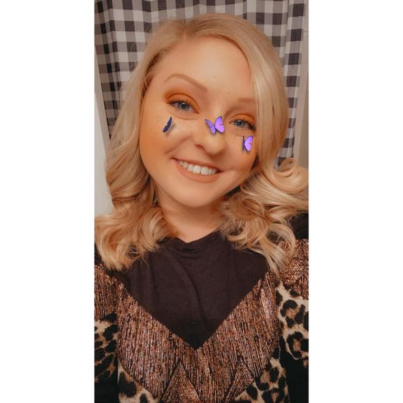 Profile Picture of Chelsie Bailey (@chelzieb) on Poshmark