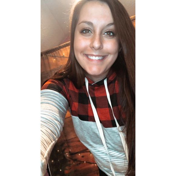 Profile Picture of Mackenzie Mullins (@macmullins) on Poshmark