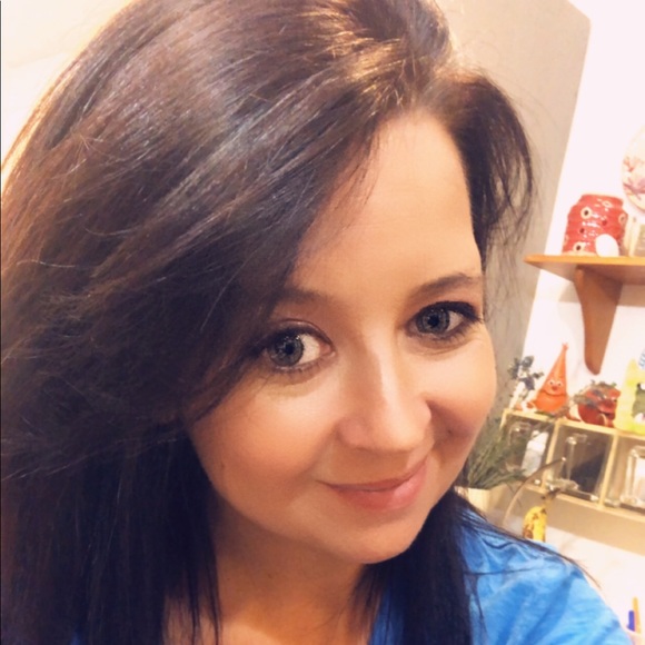 Profile Picture of Beverly Murphy (@bevmurphy76) on Poshmark