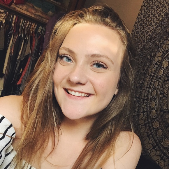 Profile Picture of Kimmy Cardinal (@kimmycardinal) on Poshmark
