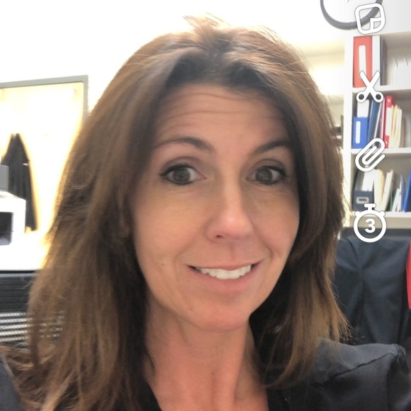 Profile Picture of Michelle Niehoff (@searay22) on Poshmark