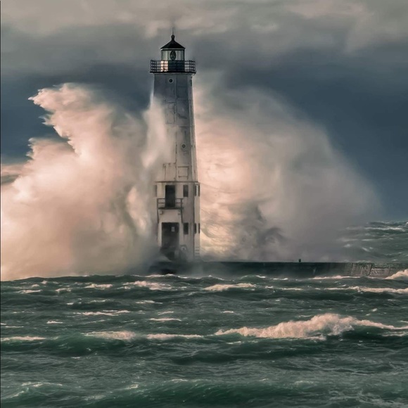 Profile Picture of Lisa a Ziesmer (@l_ziesmer) on Poshmark