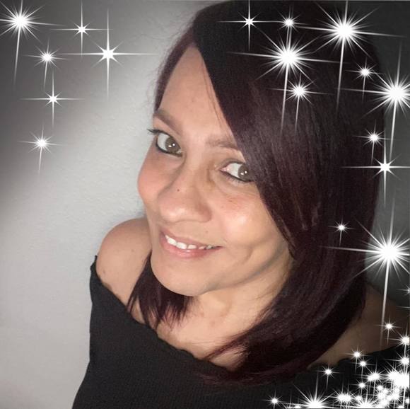 Profile Picture of Gloria Piñeiro (@glorianis76) on Poshmark