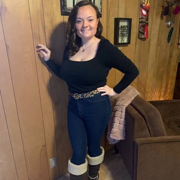 Profile Picture of Ciera Simpson (@simpsonciera) on Poshmark