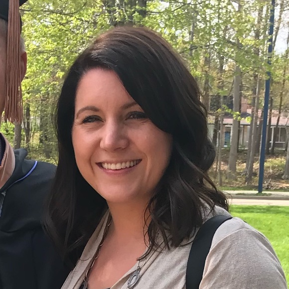 Profile Picture of Ashley Rohn (@atrohn) on Poshmark