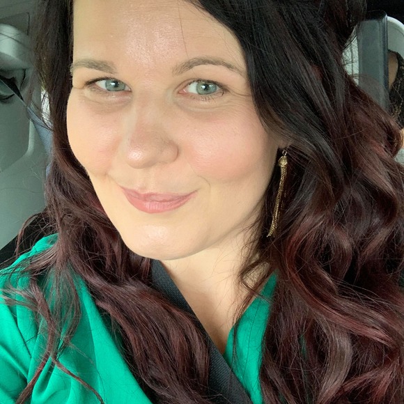 Profile Picture of Jami Thomas (@jamijot) on Poshmark