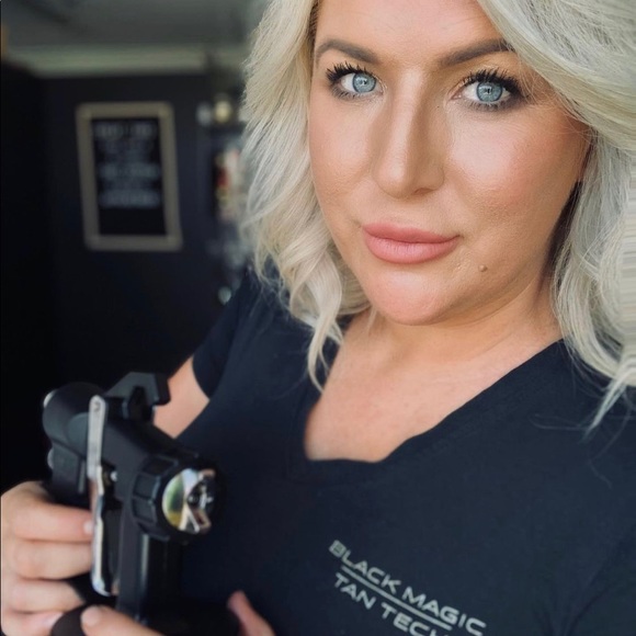 Profile Picture of Hayley Dobos (@hayleydobos) on Poshmark