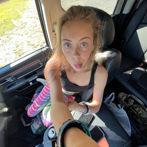 Profile Picture of Lys Lys (@alyssagrace2003) on Poshmark