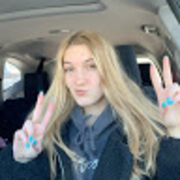 Profile Picture of Kaitlyn Kinack (@kaitlynkinack) on Poshmark