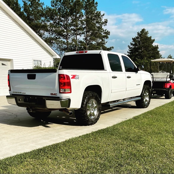 Profile Picture of Chris Dykes (@cdykes14) on Poshmark