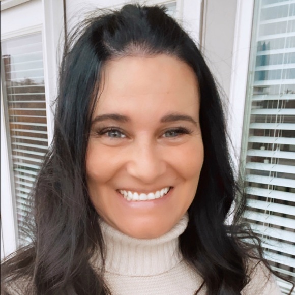 Mandy Powers - Poshmark Profile Picture of Mandy Powers (@mluvscoach) on Poshmark