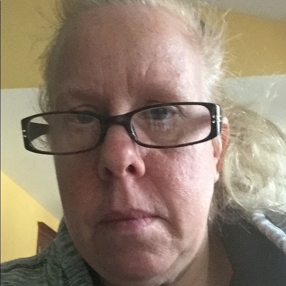 Profile Picture of Julia Klarowski (@jklarowski) on Poshmark