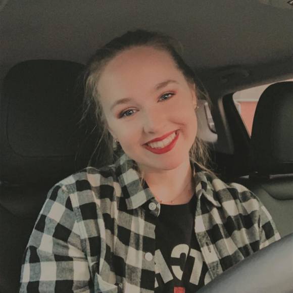 Profile Picture of Mackenzie Glickert (@zeej1517) on Poshmark