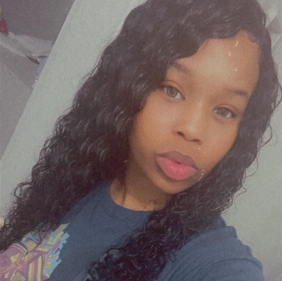 Profile Picture of Deniece Ka'oria (@phyllis1_) on Poshmark