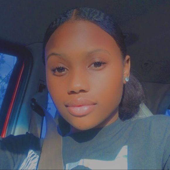 Rasiah Black - Poshmark Profile Picture of Rasiah Black (@rasiahb) on Poshmark