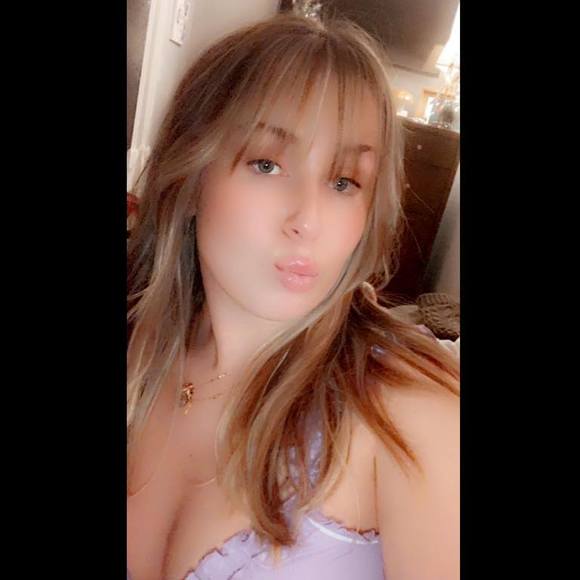 Profile Picture of Emma Vandevender (@emmiejboo) on Poshmark